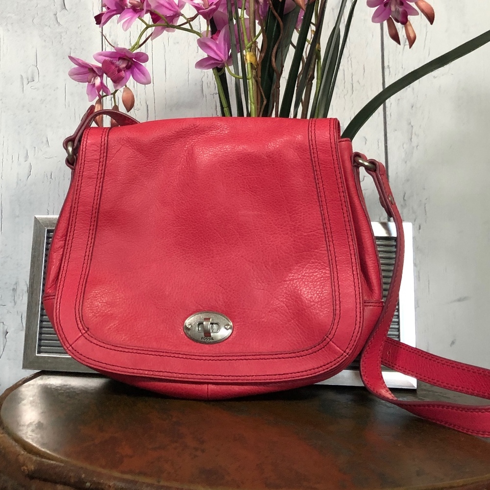 Fossil Hot Pink Leather Saddle Crossbody Bag NWOT - Picture 1 of 14